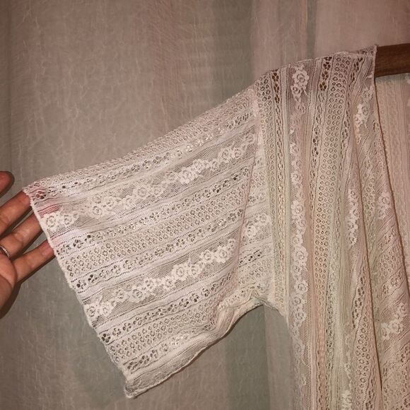 LuLaRoe S Monroe Ivory Lace Short Sleeve Open Waterfall Black Tassel Cardigan - Picture 5 of 12